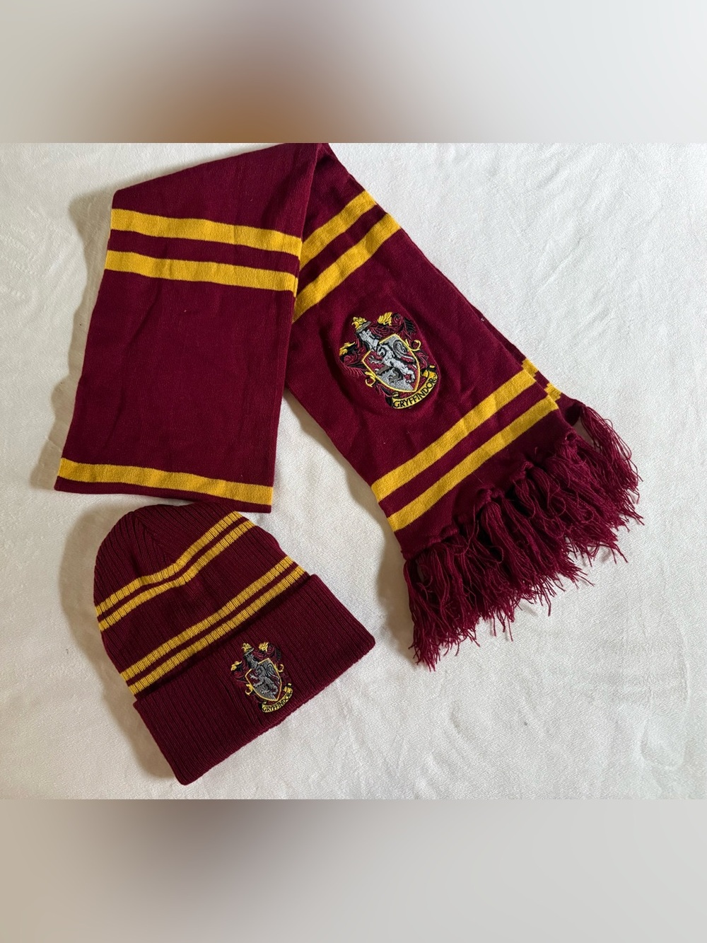 Unisex Harry Potter Burgundy and Gold Knit Scarf and Beanie with Crest